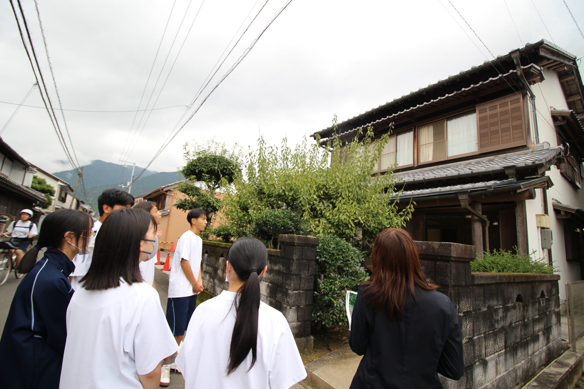 【空き家再生PJ】那賀高校の生徒さんが「和食庵」の改装現場を見学に来てくれました!